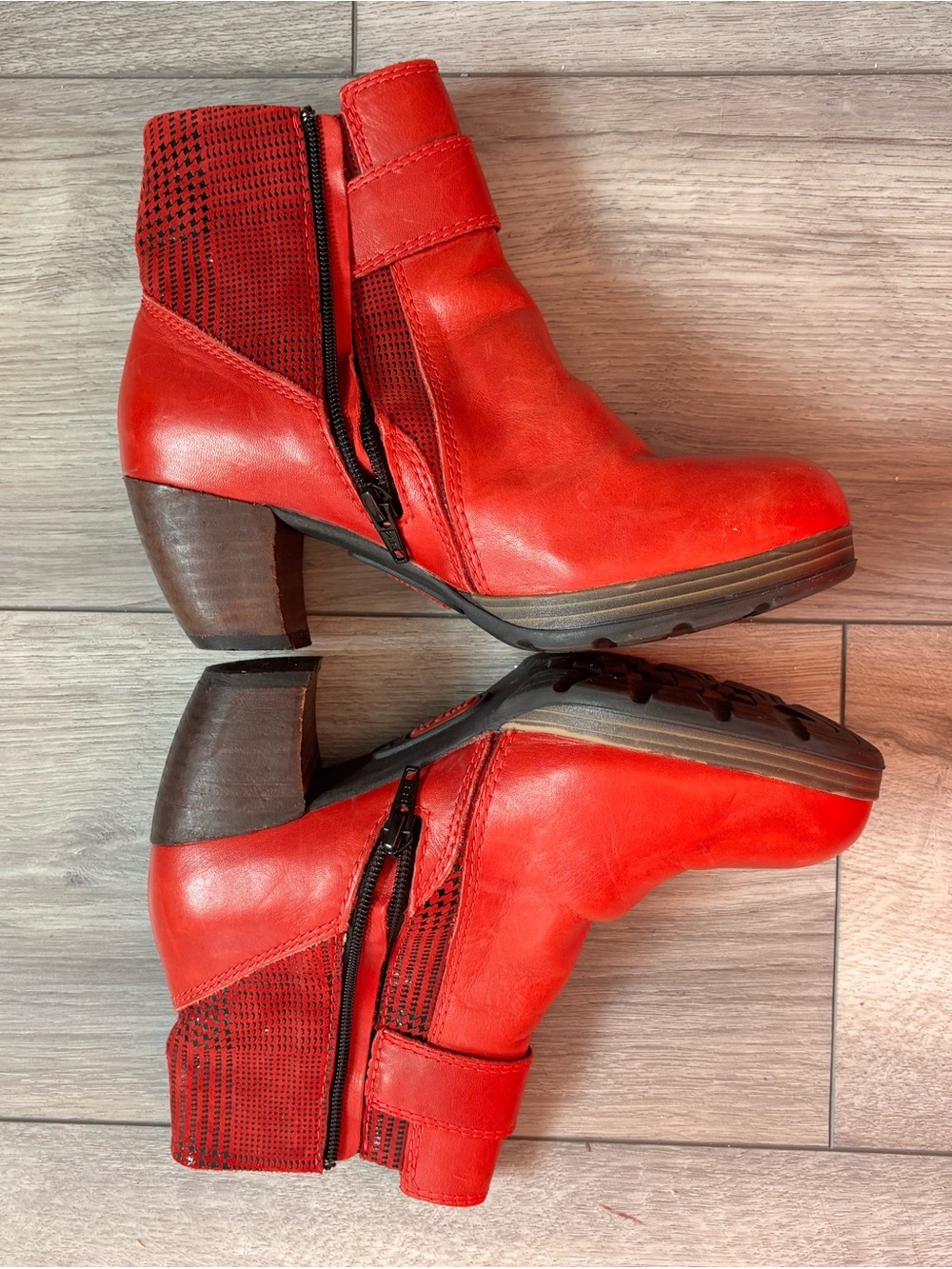 Wolky Red Leather Houndstooth Buckle Heeled Ankle Booties EU 37 - Picture 2 of 6